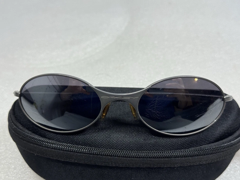 Gafas de sol Oakley E-Wire Gen 2 clásicas con marco de metal ovaladas retro de moda de colección Foto 2 de 4