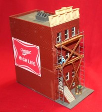 3-Story Commercial Building Renovation With Scaffolding - HO Scale