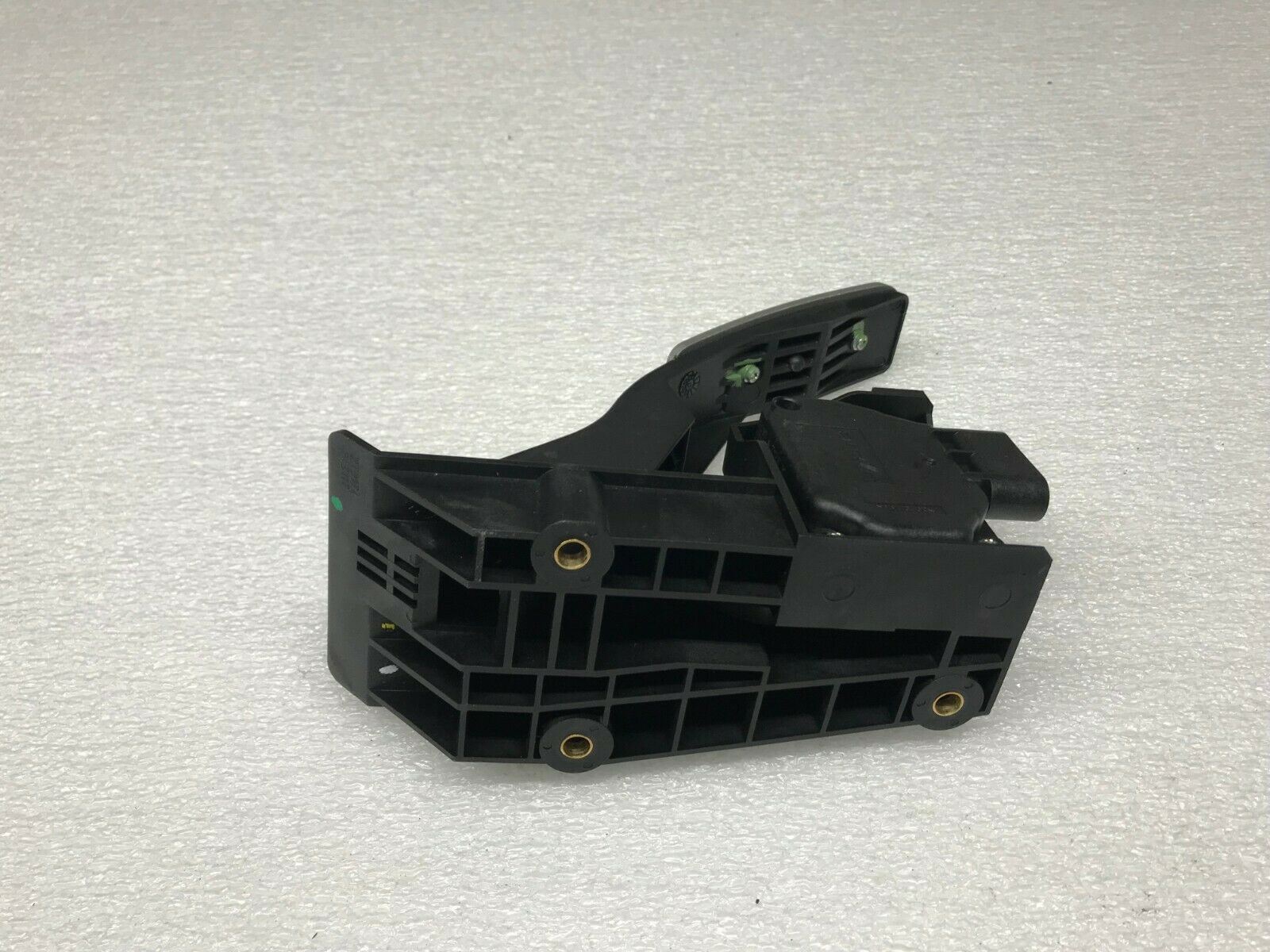 FERRARI 488 GTB PISTA SPIDER ACCELERATOR GAS PEDAL OEM 243117