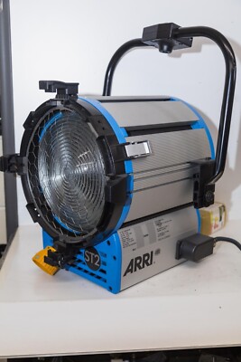 ARRI ST2 10'' 2000W True Blue Studio Fresnel Light L1.40750.H / TESTED