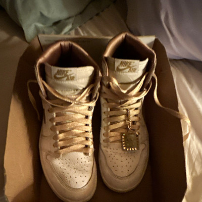 Nike Air Jordan 1 High Top Leather Sneaker White/Gold Lace-Up Basketball