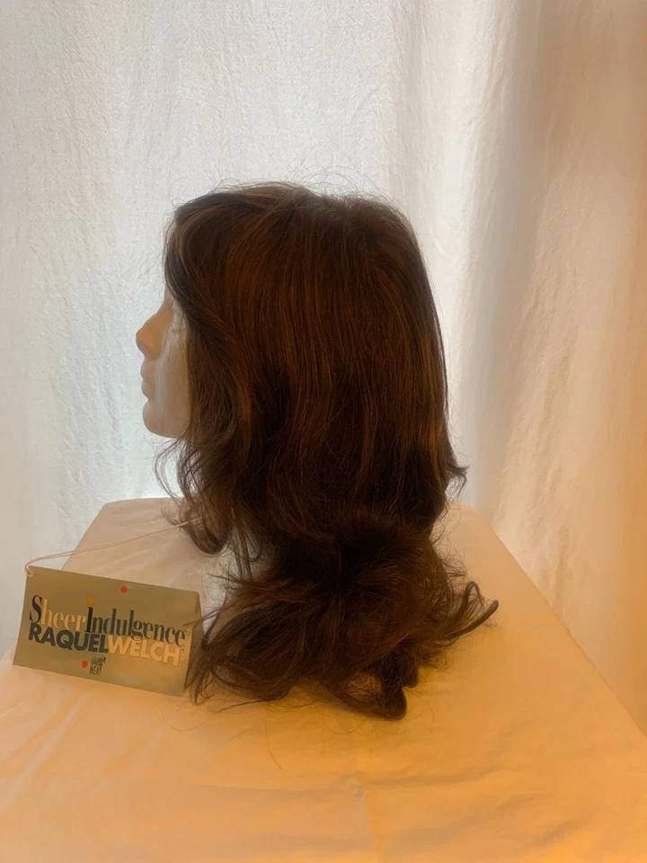 Парик из натуральных человеческих волос Sheer Indulgence Raquel Welch НОКАУТ ГЛАЗУРОВАННЫЙ КРАСНОЕ ДЕРЕВО миниатюрный/средний - Изображение 3 из 4