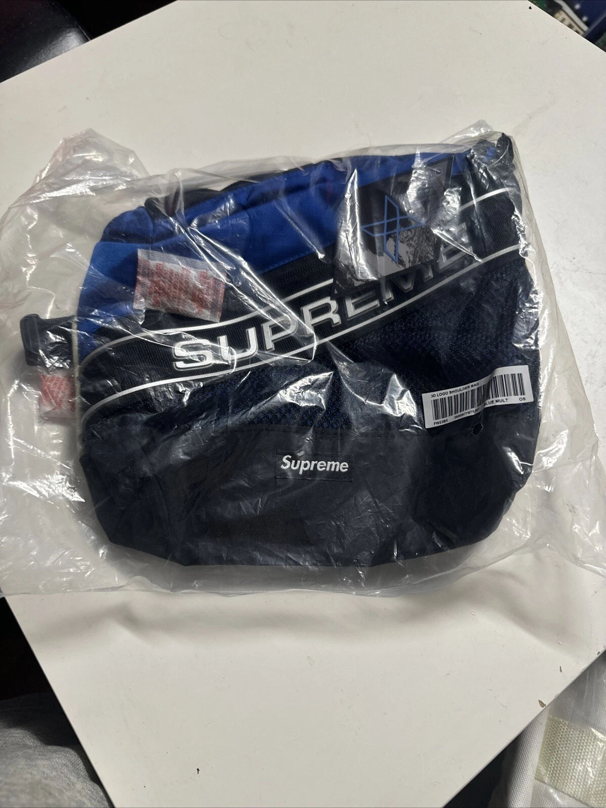 Sac à bandoulière Supreme logo 3D bleu FW23   Neuf
