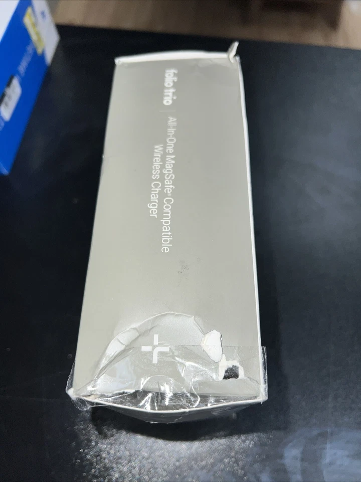 Cargador inalámbrico TYLT Folio Trio 3 en 1 compatible con MagSafe 15W blanco 3 plataformas Foto 2 de 4