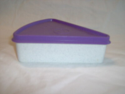TUPPERWARE PIE SLICE WEDGE TRIANGLE TO GO KEEPER CONTAINER #269 Lunch Snack Spek