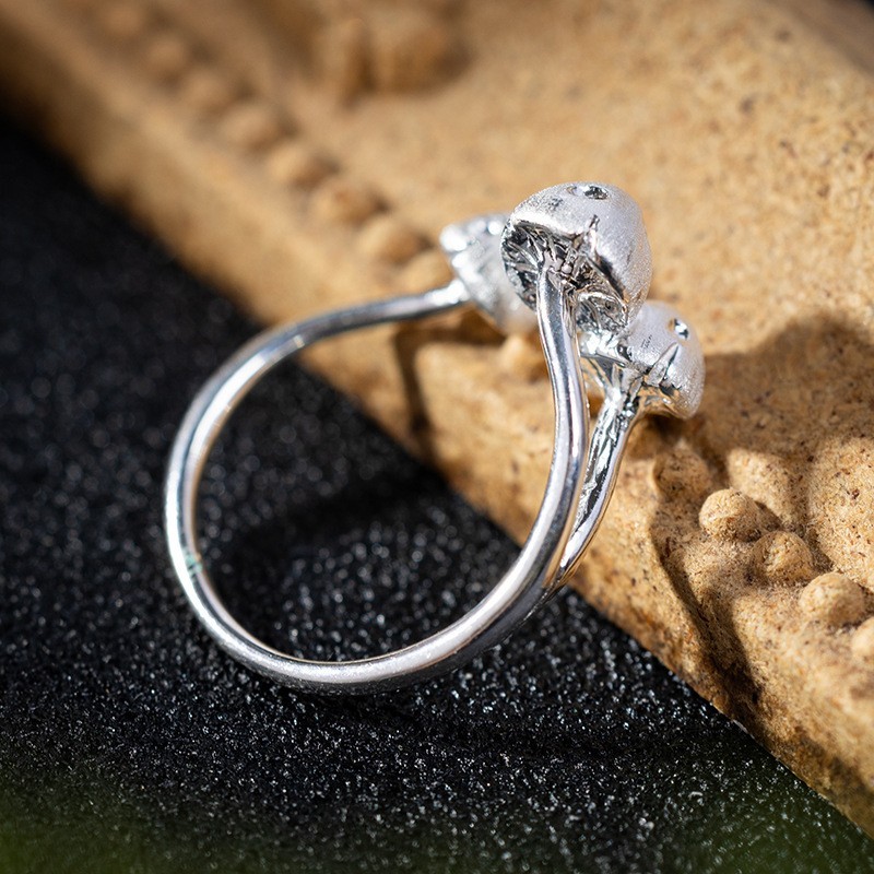 Aeon Orecchini Claddagh,Gioielli celtici irlandesi,Argento Sterling 925 e zirconia cubica,Borchie verde smeraldo per amicizia e fedeltà regalo per donna, Pietra