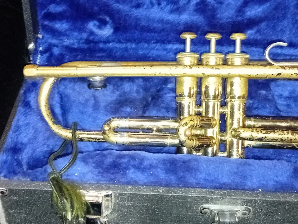 Olds Trumpet (#403508) w Case & Supporting Gear 1949 - Image 4 of 4