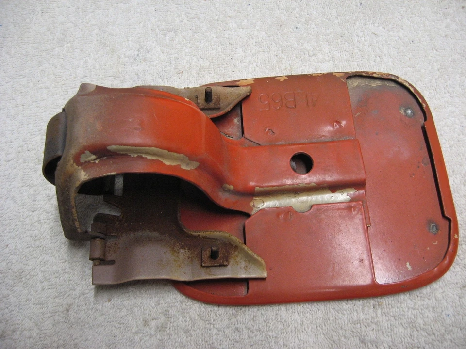 Camión Ford 1977-1979 F150 F250 F350 tanque trasero de combustible de gas cuello de llenado y puerta OEM Foto 4 de 4