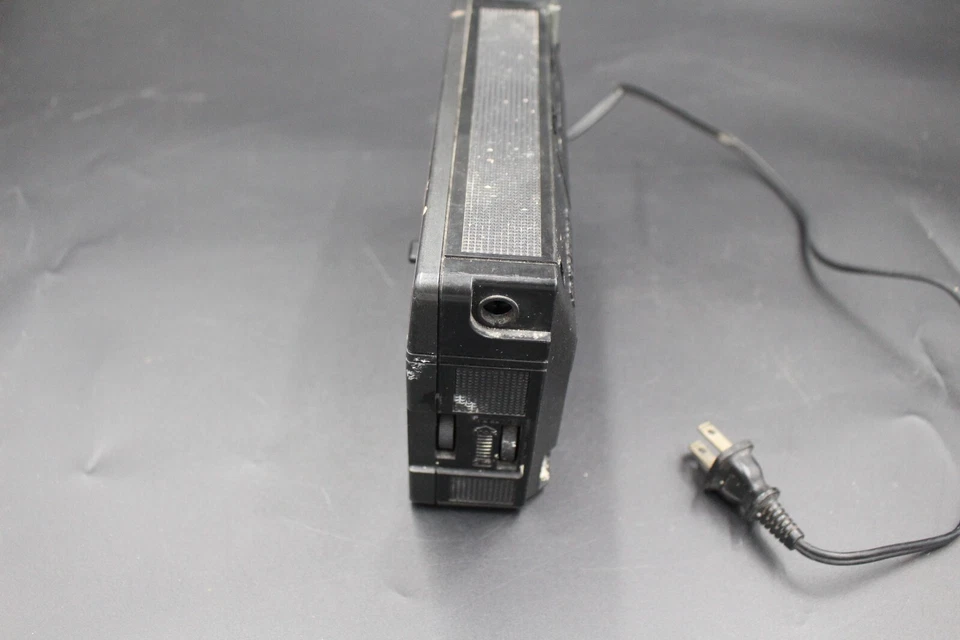 Vintage GE Radio General Electric AM FM Two-Way Power Portable Model 7-26600 80s - Image 4 of 4