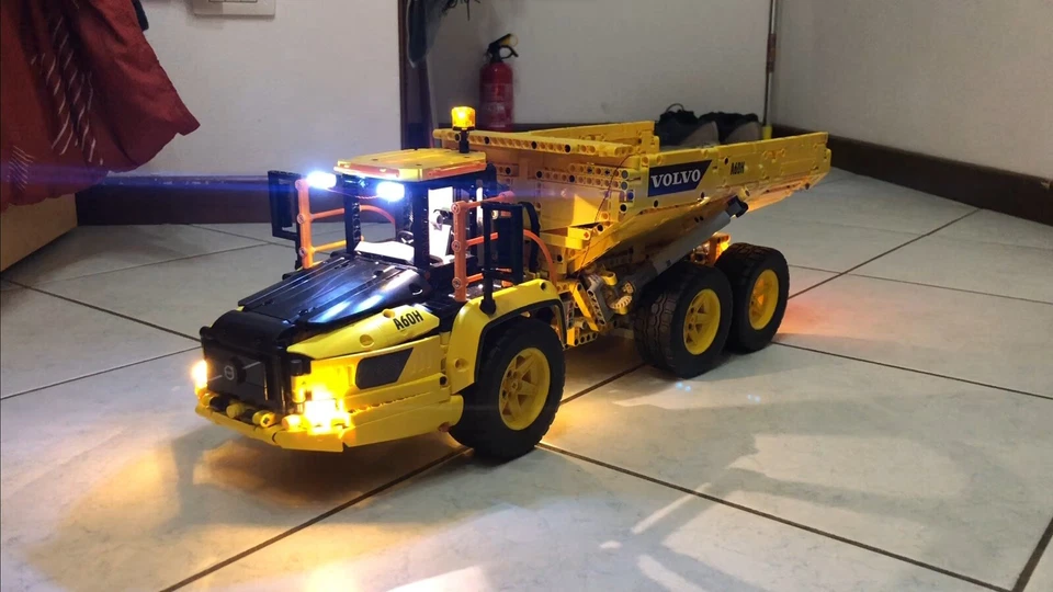 LEGO Technic 42114 6x6 Volvo Articulated Hauler, foto 3 di 4