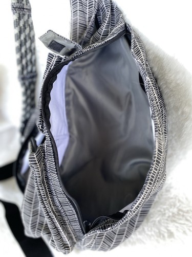 Kavu Sling Rope Crossbody Black White Chevron Strip. - Picture 7 of 17