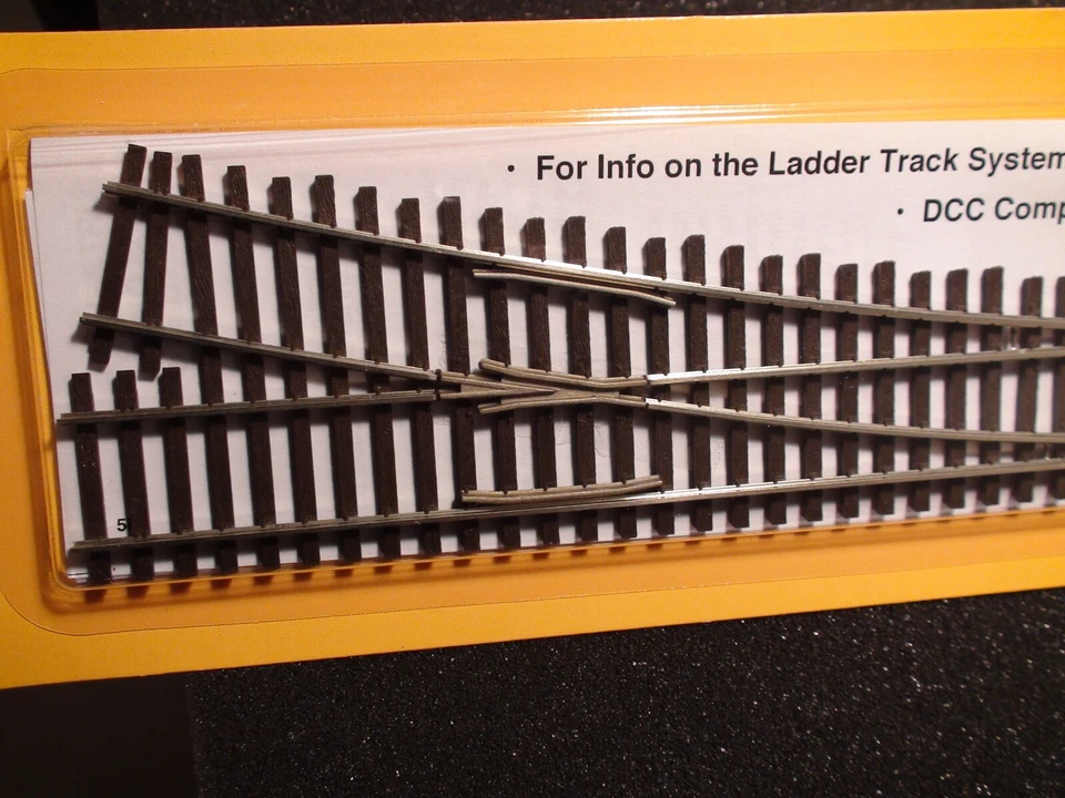 Micro- Engineering #14-713 HO LADDER TRACK SYSTEM TURNOUT RH #5b Code 83 - Image 3 of 4