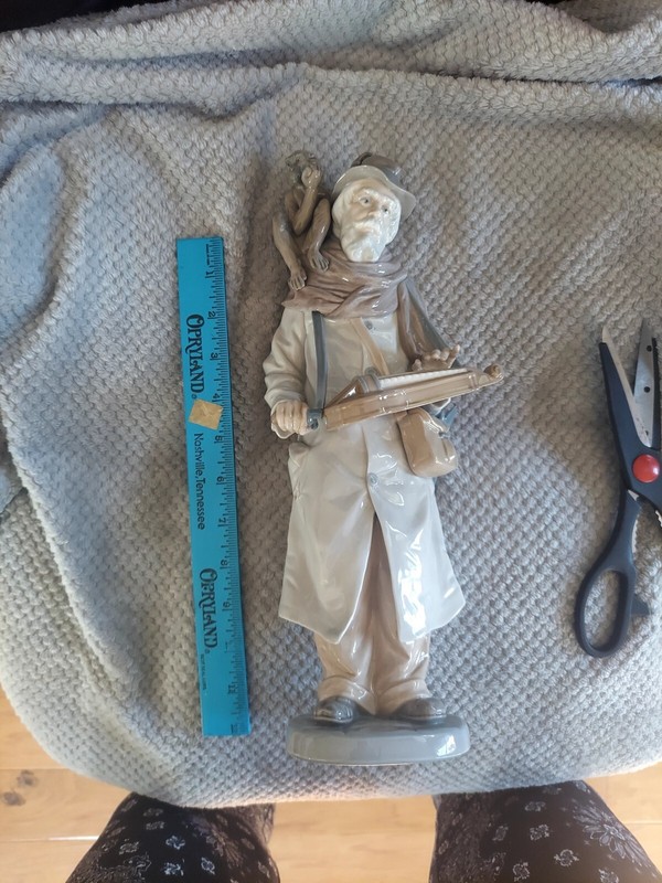 Lladro  Organ Grinder  5046