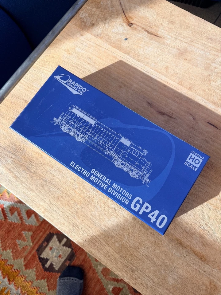 Rapido Trains HO Scale EMD GP40 Locomotive CN "Ex-IC" 3117 DCC+Sound - Image 2 of 4