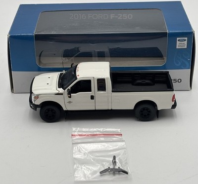 Sword Models SW1100-W 1:50 Scale 2016 Ford F-250 Pickup Truck - White