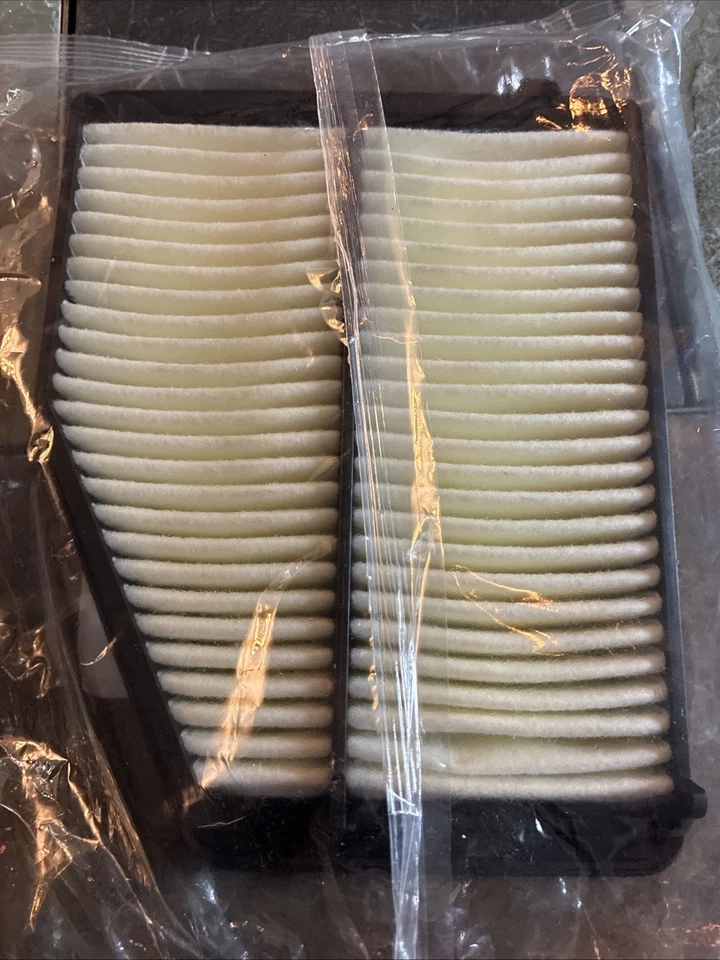 Genuine Honda Element Assembly Air Cleaner 17220-R1A-A01 - Image 3 of 3