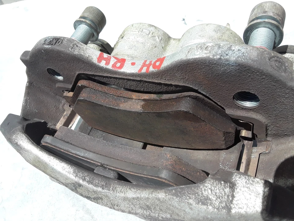 ОРИГИНАЛЬНЫЙ СУППОРТ ПЕРЕДНЕГО ПРАВОГО ПАССАЖИРСКОГО БОКОВОГО ТОРМОЗА 2017-2021 DODGE RAM PROMASTER FWD - Изображение 3 из 4