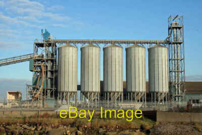 Foto 6x4 Schüttgutlagersilos in New Holland New Holland \/TA0823 um 2007