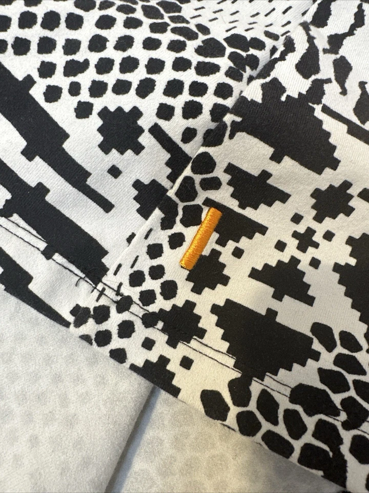 Tanque de ioga Lucy Brand Racerback preto branco padrão geográfico buraco na fechadura traseiro feminino’ - Imagem 3 de 4