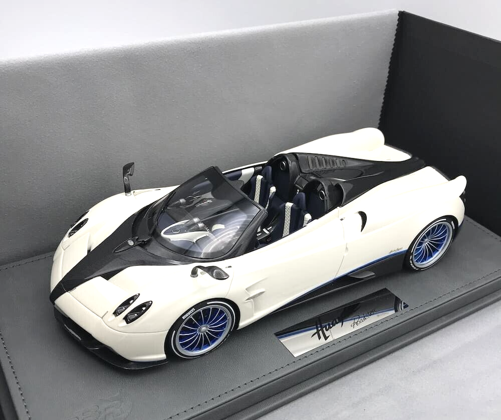 1/18 Pagani Huayra Roadster 2017 (White) Model Car with Showcase