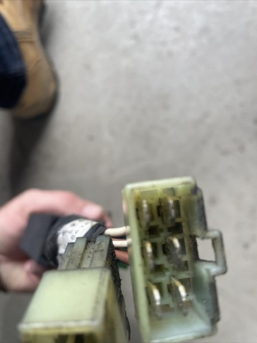 Triumph Trophy 1200 fuse box. 0em T2500821 1997-2001 - Picture 6 of 13
