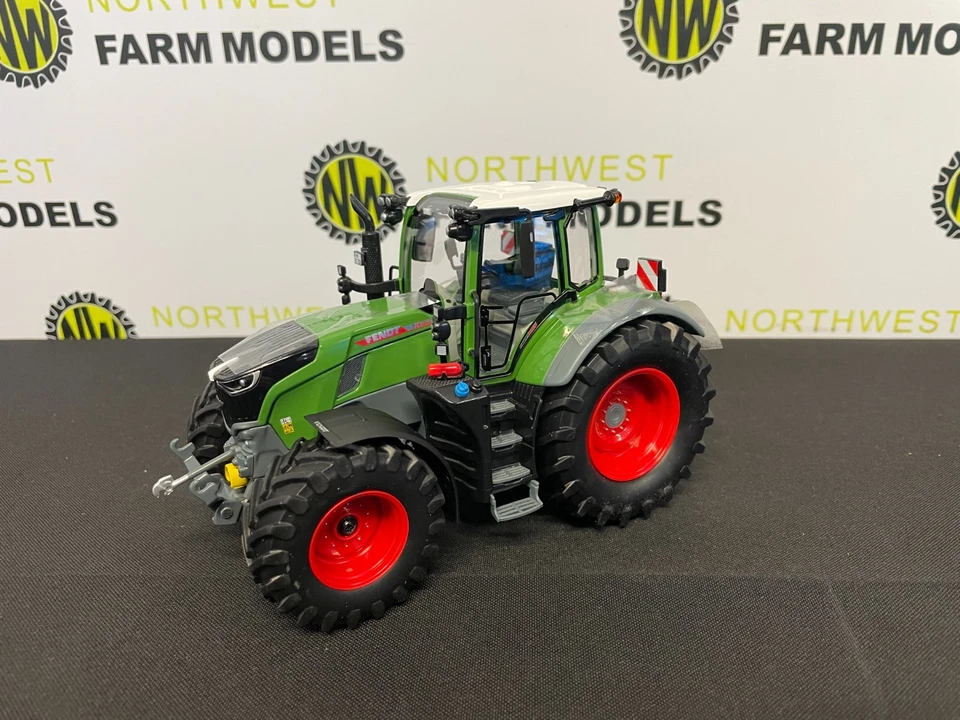 WIKING 1:32 SCALE FENDT 728 VARIO TRACTOR WITH FRONT WEIGHT - Image 2 of 4