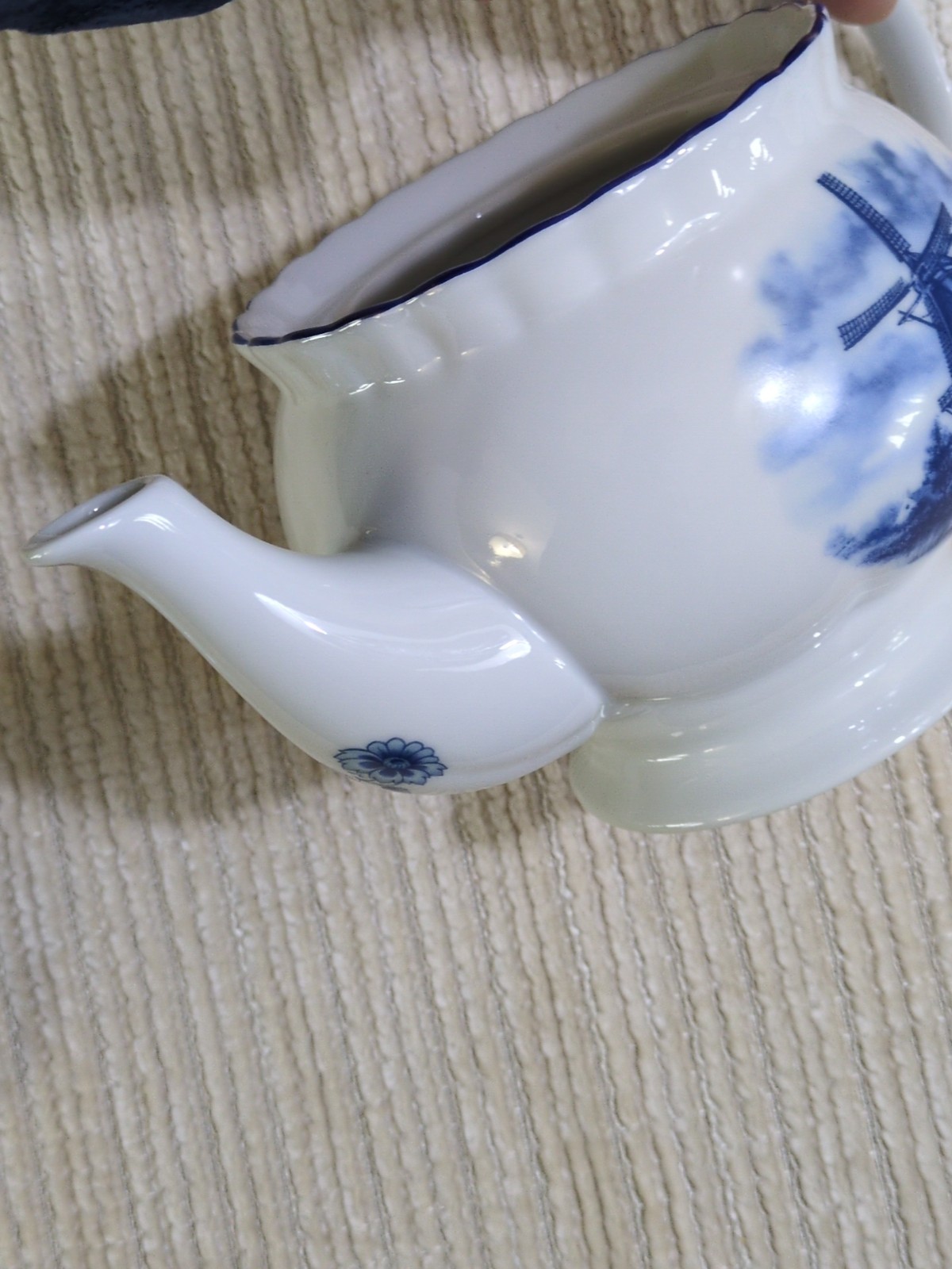 Delft Blauw Blue Windmill Holland Handdecorated Tea Pot Rose Decoration 