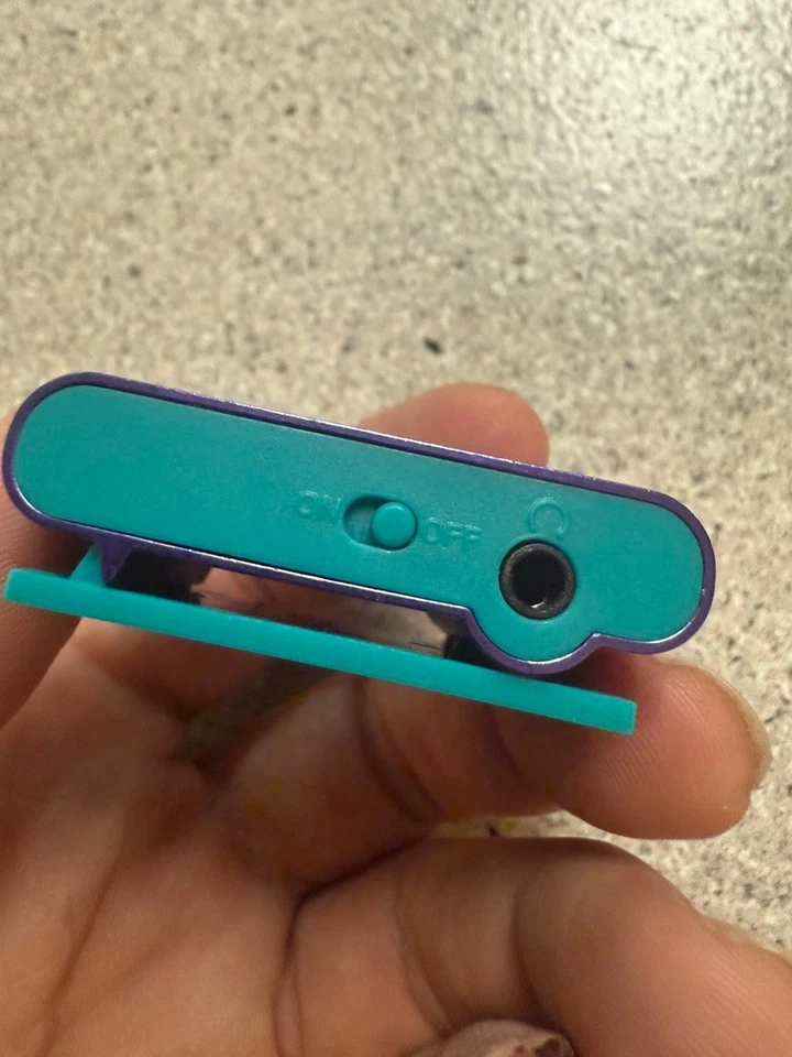 MP3 Player Eclipse Fit Clip 4GB Purple & Turquoise with Headphone Jack - Image 4 of 4