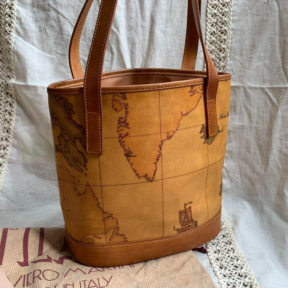Bolsa tote Alviero Martini 1A Classe Prima Classe estampa mapa geográfico marrom usada - Imagem 3 de 4