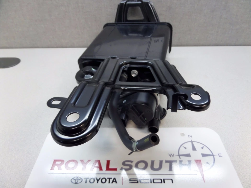 Bote de carbón de vapor Scion xB 08-15 genuino OEM OE Foto 3 de 4