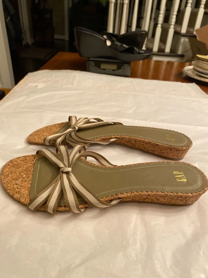 PRECIOSAS SANDALIAS DE CINTA SIN CORDONES HUECAS TACÓN DE CORCHO MUJER TALLA 10 Foto 2 de 4