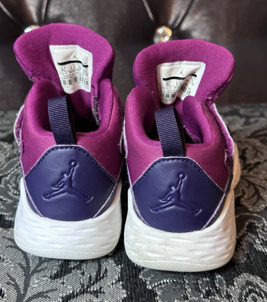 Nike Air Jordan Zapato Bebé Niña Talla 9C Formula 23 GT Púrpura Niño Pequeño Logo Correa Foto 4 de 4