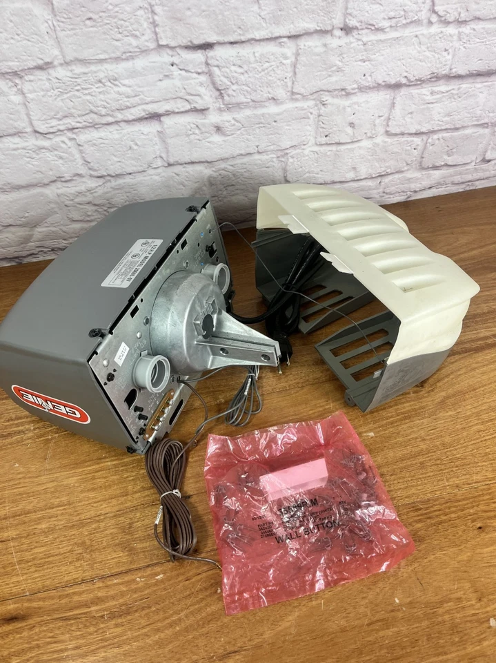 GENIE INTELLICODE SCREW DRIVE MOTORHEAD 1/2HP 2060L-07 New Motor Head, Cover LOT - Image 3 of 4