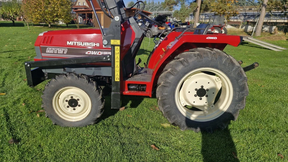 Kleintraktor schlepper mit Frontlader mit Schwimmstellung, Servolenkung - Bild 3 von 4