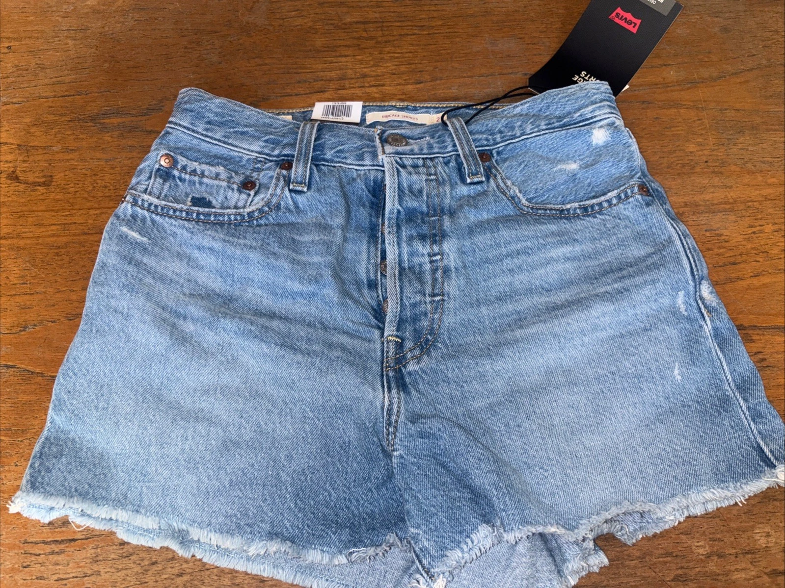 Levi's Rib cage Shorts Women’s Size 27 U.S. 8-10 UK New With Tags