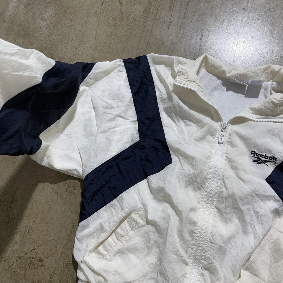 Chaqueta cortavientos vintage Reebok para hombre grande blanca azul marino cremallera completa años 90 retro Foto 2 de 4