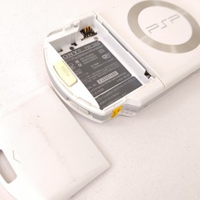 PSP-1000 Sony Ceramic White PlayStation Portable Handheld