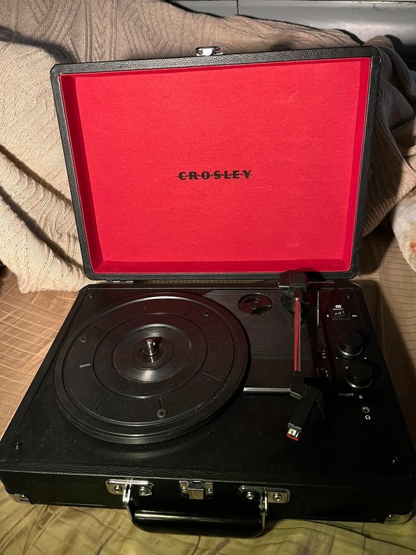 Crosley CR8005DBK Cruiser Deluxe 3-Speed Bluetooth Turntable in Black