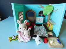 CALICO CRITTERS MOTHER BUNNY WITH TODDLERS AND BABIES WITH WOODZEEZ DAY CARE