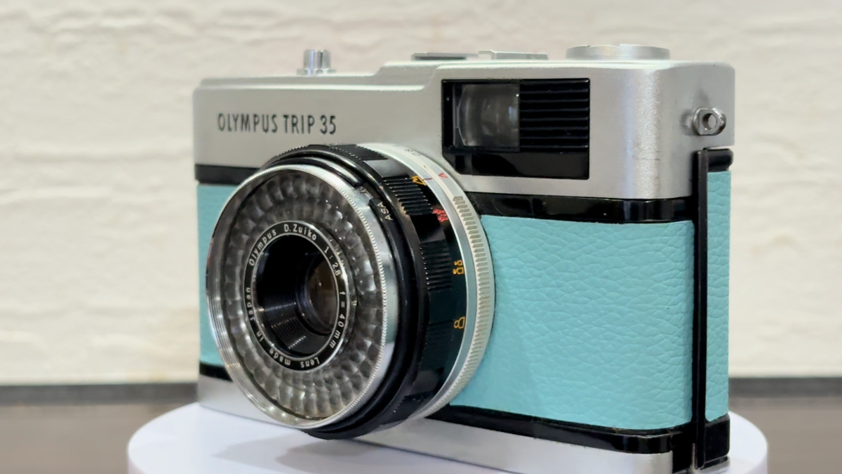 ▶️ MINT OLYMPUS TRIP 35 Light Blue Point & Shoot 35mm Film