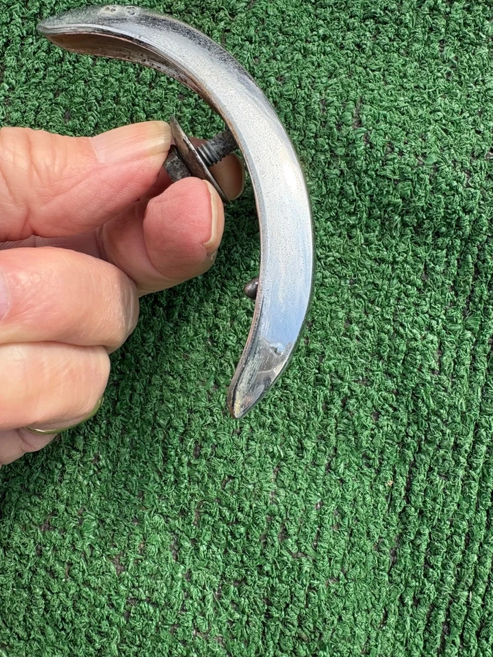 1956 Cadillac quarter panel hash mark half moon connector trim passengers side Foto 4 de 4