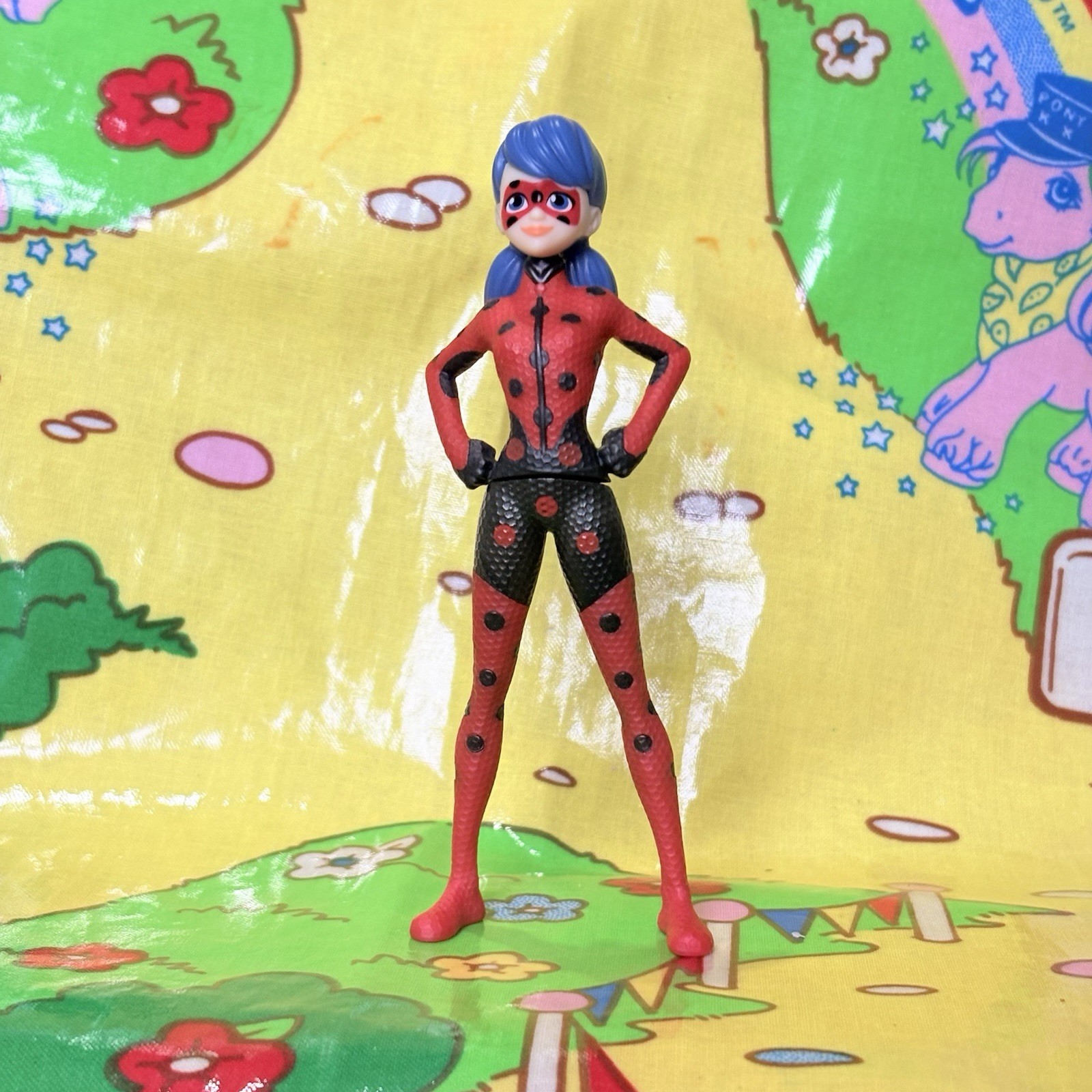 Bandai - Miraculous Ladybug Figure 4.5”