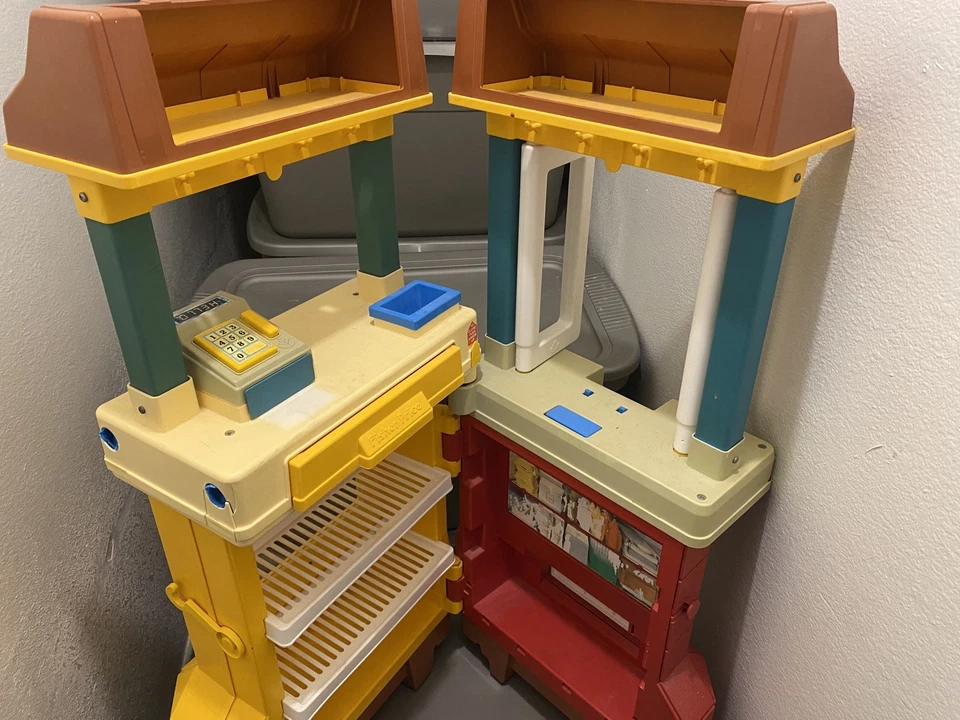 Vintage Fisher Price Fun with Food McDonald’s Drive Thru Playset - Image 2 of 4
