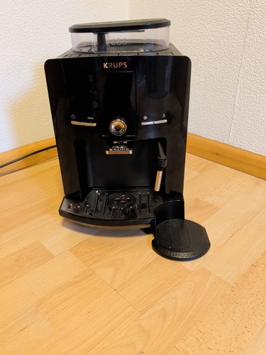 Krups EA82 Kaffeevollautomat Espresso-Vollautomat Schwarz (funktioniert)