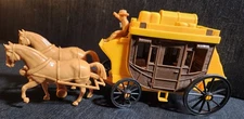 WELLS FARGO VINTAGE OVERLAND STAGECOACH PROCESSED PLASTICS WITH DRIVER & 2 HORSE