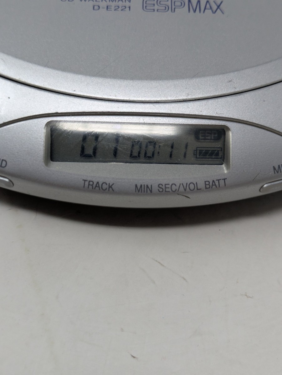 Sony D-e221 CD Discman Walkman Portable Compact Disc Player 100