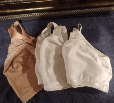 Lot of 3 Women s Plus Size 54D Wireless Bras Playtex, Glamorize & Comfort Choice
