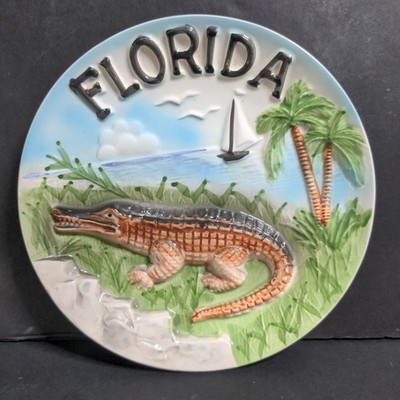 Vintage Florida Souvenir Plate Alligator 3D Embossed Wall Decor 8.25'' Diameter 