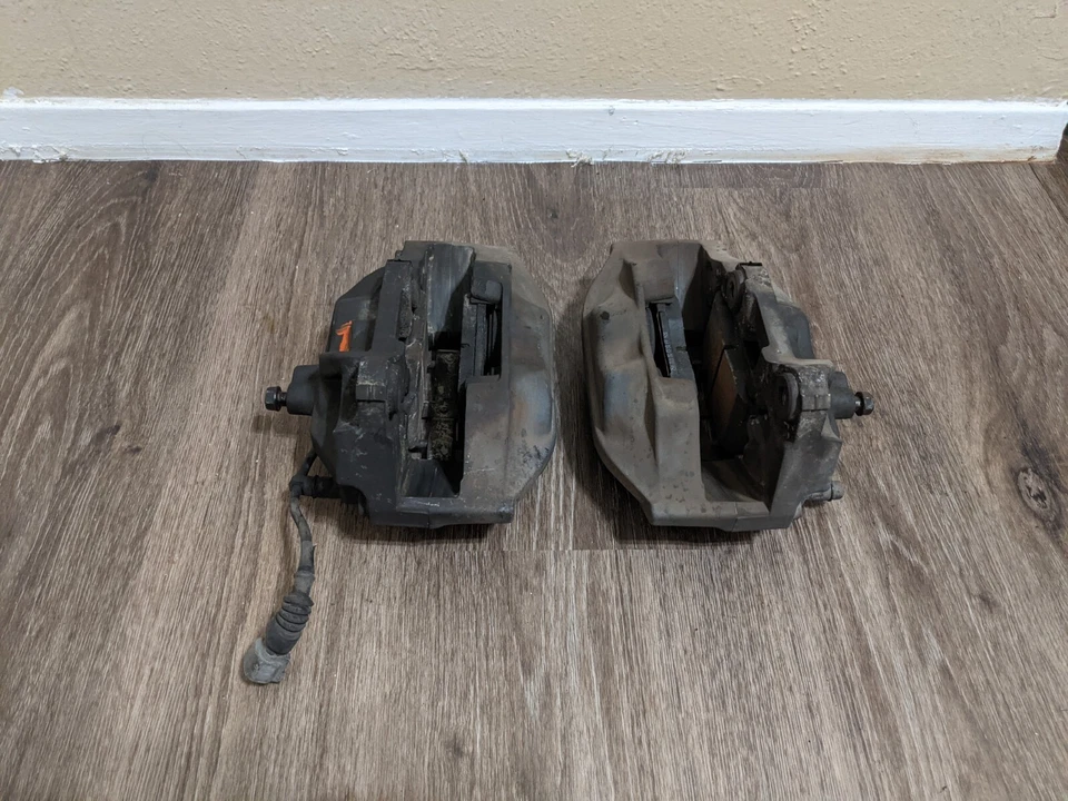 98-00 LEXUS LS400 PINZAS DE FRENO DELANTERAS LADO CONDUCTOR Y PASAJERO OEM Foto 3 de 4