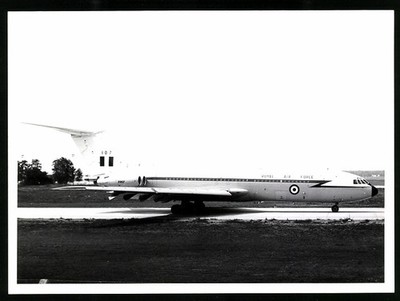 Fotografie Flugzeug Vickers VC-10, Royal Air Force Air Support Command XV107 